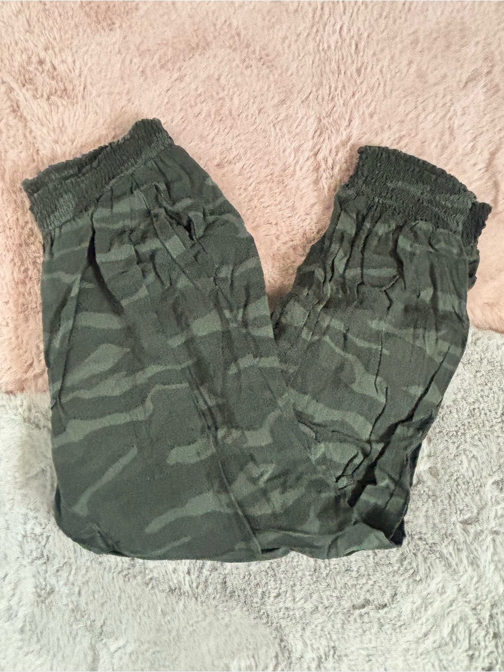 American eagle outfitters green camo joggers
